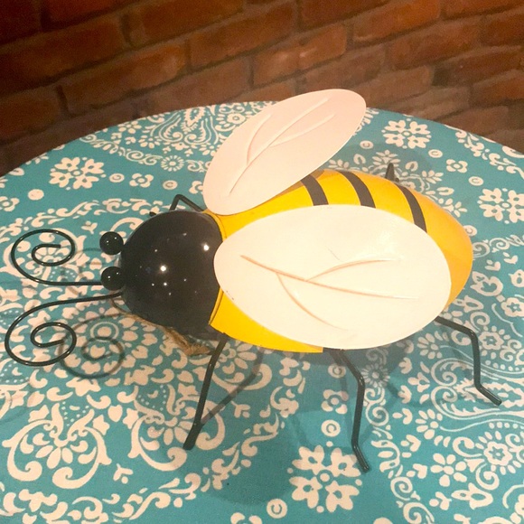 NWT Yellow & Black 12” Metal Bee Garden Art - Picture 3 of 5